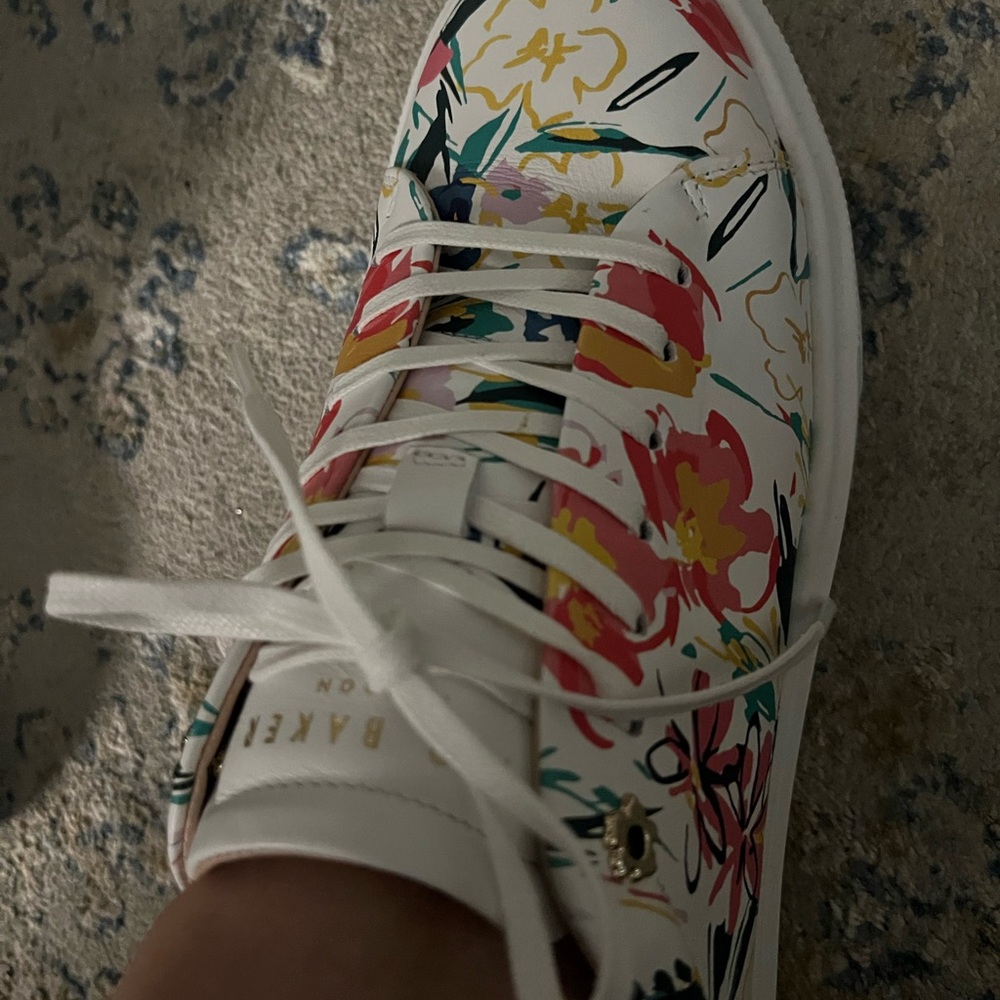 Ted Baker size10-10.30 leather floral fashion sneakers. - Picture 9 of 9